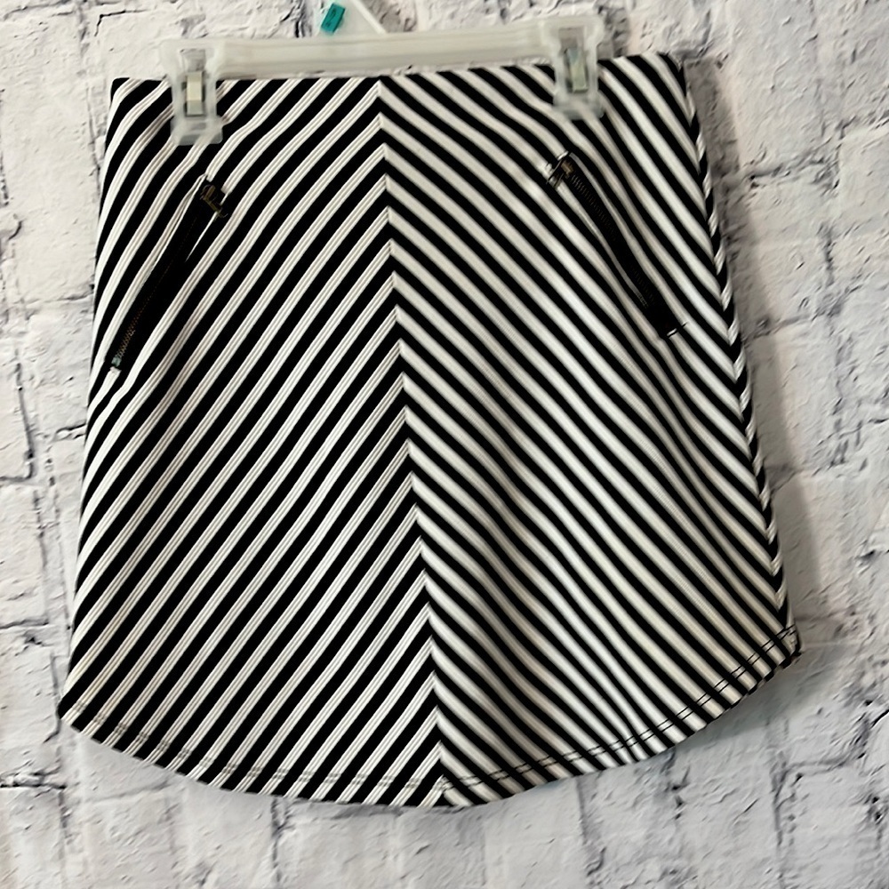 MONTEAU stripped mini skirt.